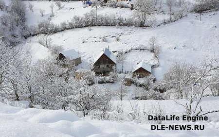 Yayın ilk günü Gədəbəyə qar yağdı - FOTO