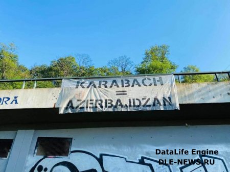 Praqanın mərkəzində poster: “Qarabağ Azərbaycandır!”