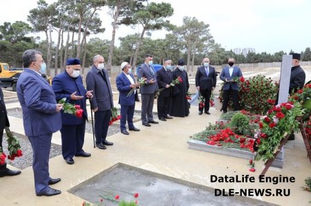 Allahşükür Paşazadə 40-cı anım günündə Tovuz şəhidlərinin məzarlarını ziyarət edib – FOTO