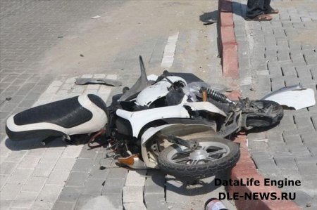 Bakıda moped yük maşınına çırpıldı: Ölən var