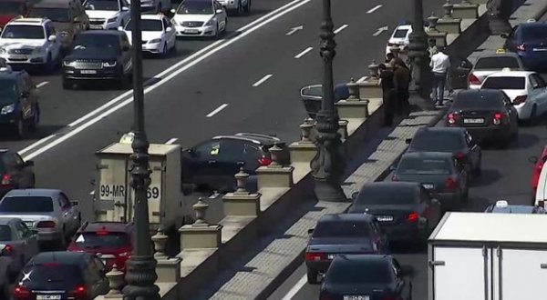 Heydər Əliyev prospektindəki qəza tıxaca səbəb oldu - FOTO