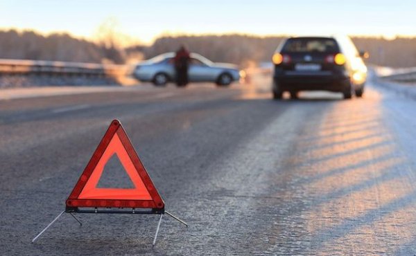 Qaxda mikroavtobusla minik avtomobili toqquşub, xəsarət alanlar var