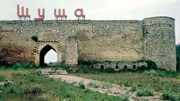 Bir qrup şuşalı doğma şəhərinə yola düşüb