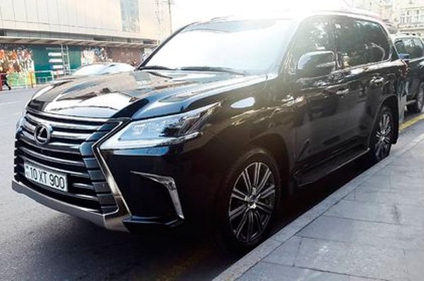 İcra başçısı oğluna son model “Lexus-570“ ALDI - FOTO