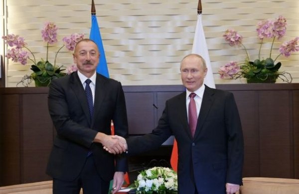 Vladimir Putin İlham Əliyevi yubileyi münasibəti ilə TƏBRİK ETDİ