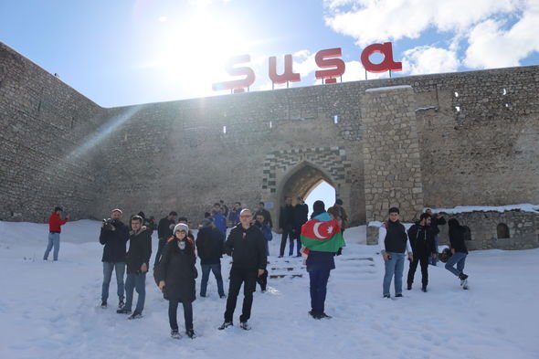 Bakıdan Şuşaya gedən ilk sərnişin avtobusu belə qarşılandı - FOTO