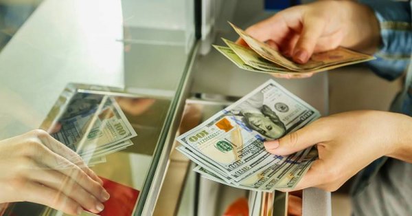 Azərbaycanda banklar dolların alış qiymətini qaldırdı - FOTO