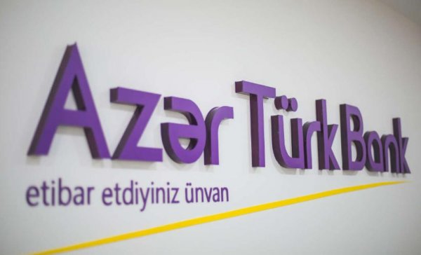 Müştərisi `AzərTürkBank`dan GİLEY EDİR - "...gecə 3-də bank işləyir?"