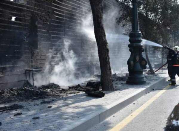 Bakıda metro yaxınlığında açıq ərazi yanır