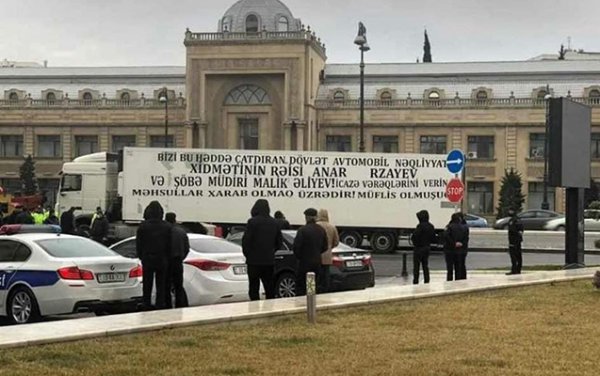 Bakıda yolu bağlayan yük avtomobilləri ilə bağlı RƏSMİ AÇIQLAMA