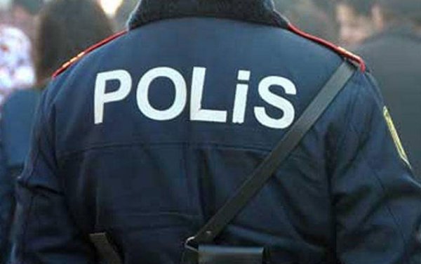 Polis xidmətdə olarkən bıçaqlandı