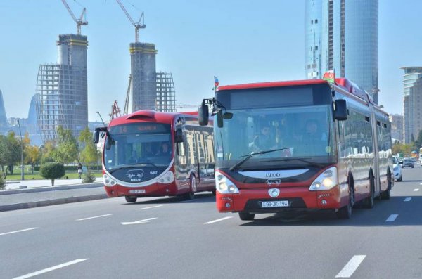 “BakuBus”un avtobusu qəzaya düşdü