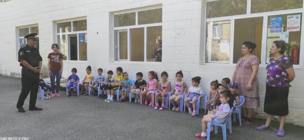 Şəki DYP “Yol hərəkəti qaydalarını uşaqlara necə öyrədək” adı altında maarifləndirmə tədbirlərini davam etdirir