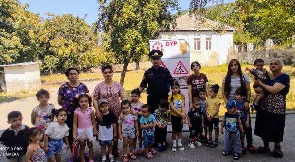 Şəki DYP “Yol hərəkəti qaydalarını uşaqlara necə öyrədək” adı altında maarifləndirmə tədbirlərini davam etdirir