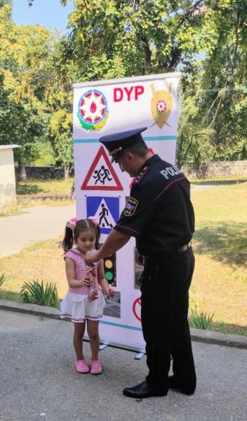 Şəki DYP “Yol hərəkəti qaydalarını uşaqlara necə öyrədək” adı altında maarifləndirmə tədbirlərini davam etdirir