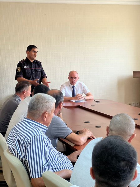 Şəki Dövlət Yol Polisi yol-nəqliyyat hadisələrinin qarşısının alınması istiqamətində aparılan profilaktik tədbirləri davam etdirir.