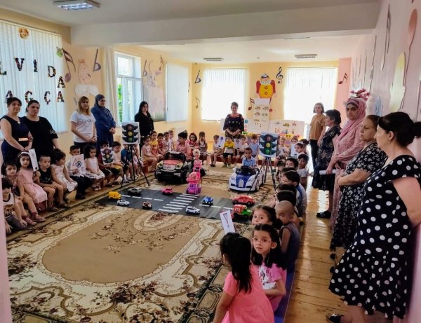 Şəki DYP “Yol hərəkəti qaydalarını uşaqlara necə öyrədək” adı altında maarifləndirmə tədbirlərini davam etdirir