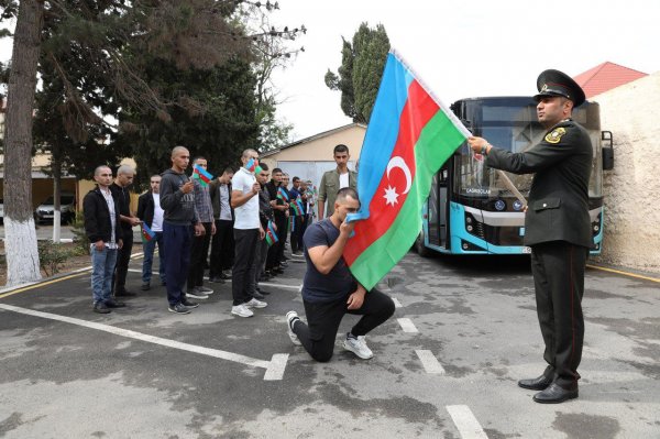 Çağırışçıların müddətli həqiqi hərbi xidmətə yola salınmasına başlanılıb.