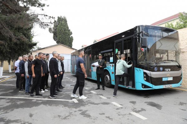 Çağırışçıların müddətli həqiqi hərbi xidmətə yola salınmasına başlanılıb. 