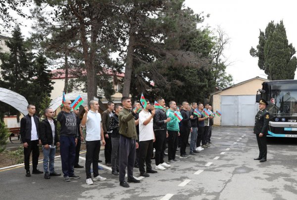 Çağırışçıların müddətli həqiqi hərbi xidmətə yola salınmasına başlanılıb. 